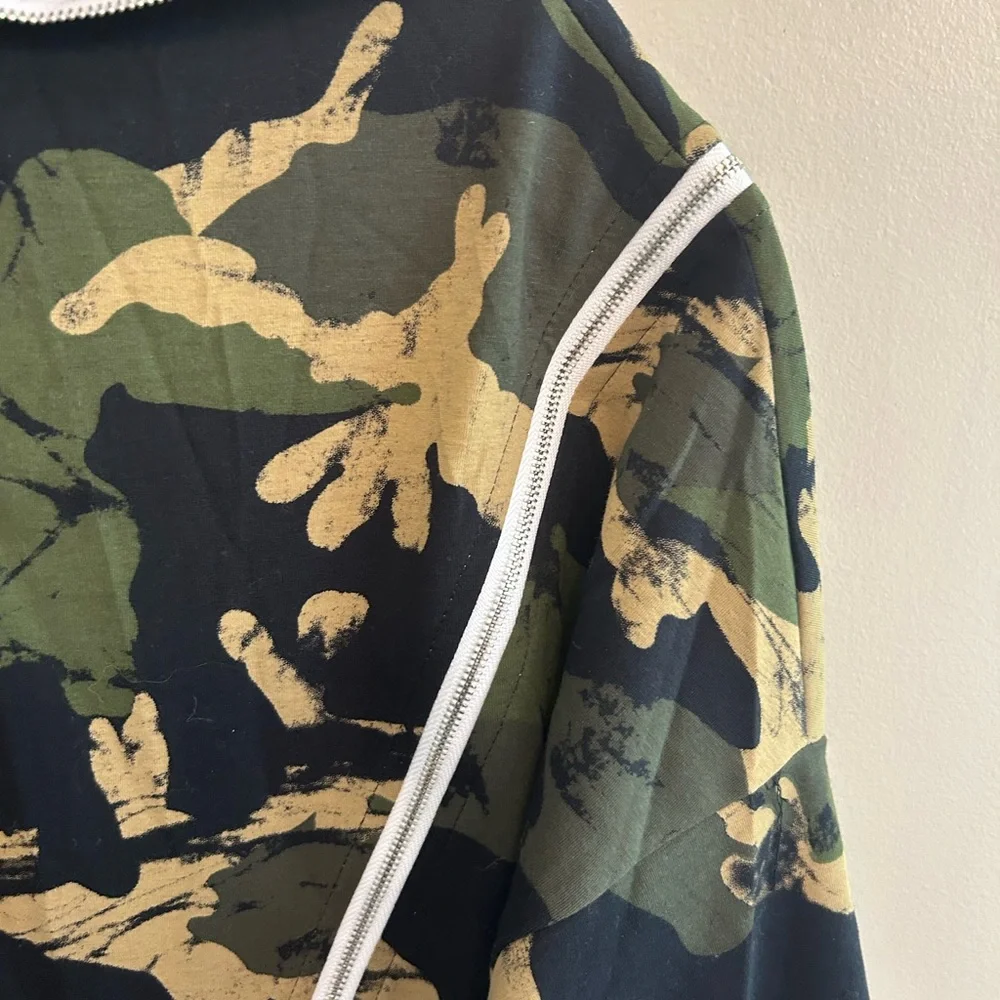 NWOT TOV Los Angeles Womens Camouflage Crazy Zipper Asymmetrical size 38/M